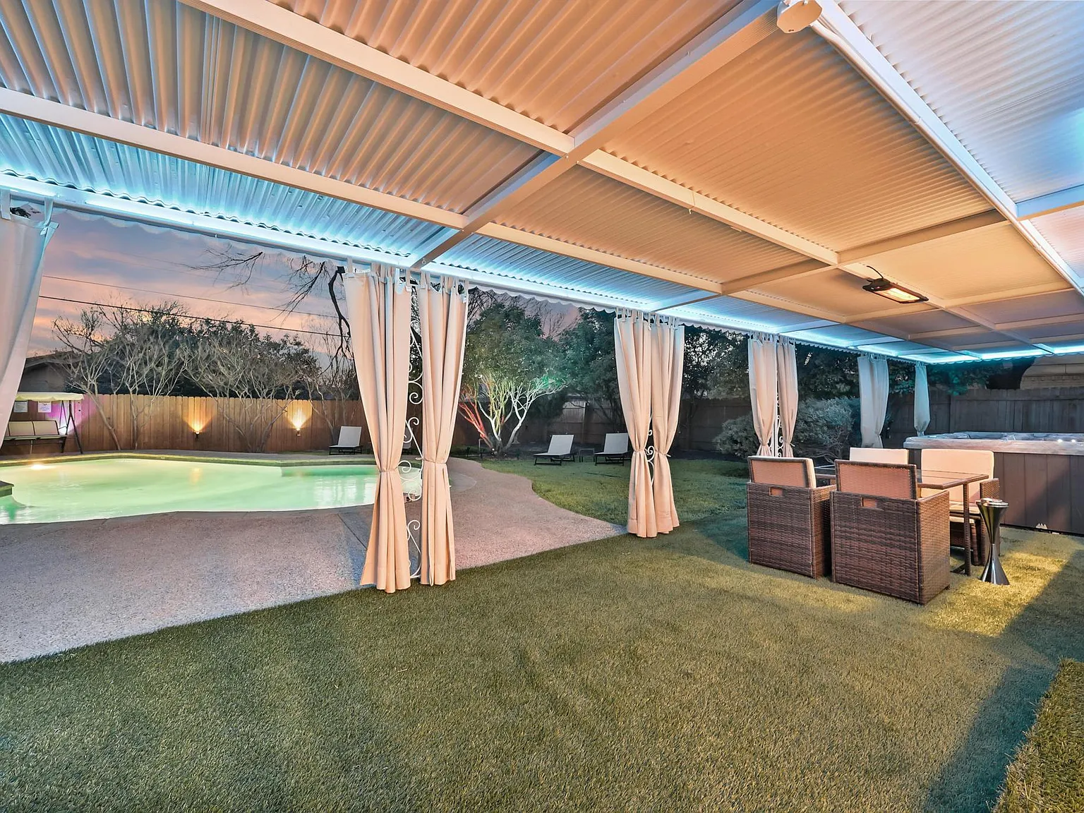 5 bed, 2.5 bath, 2500 sqft, $5,175 — Photo 4