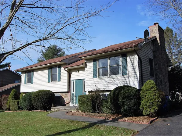 505 Woodbine Dr, Blacksburg, VA 24060