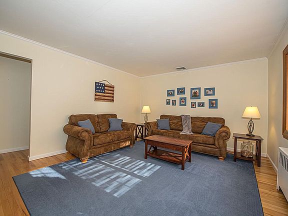 5th image of 3969 Maplewood Dr