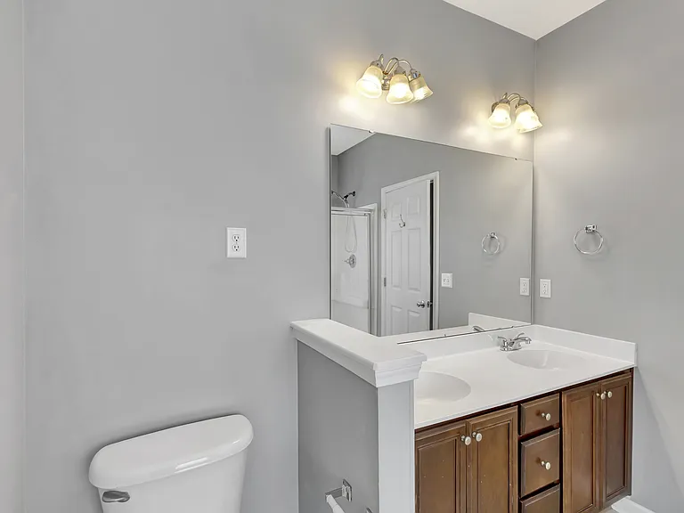 416 Green Park Ln — Photo 8