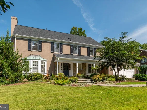6717 Michaels Dr, Bethesda, MD 20817