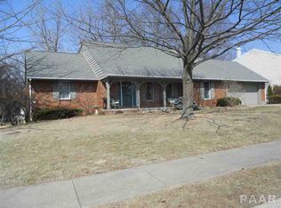 1525 W Holly Hedges Dr, Peoria, IL