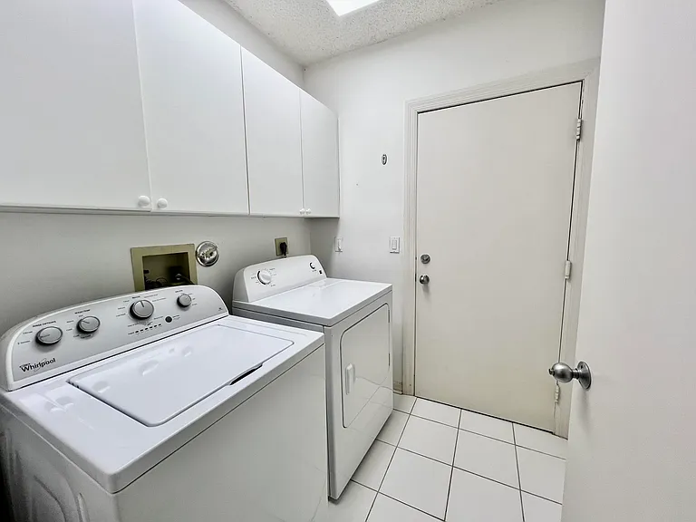 2431 NW 59th St #404 — Photo 22