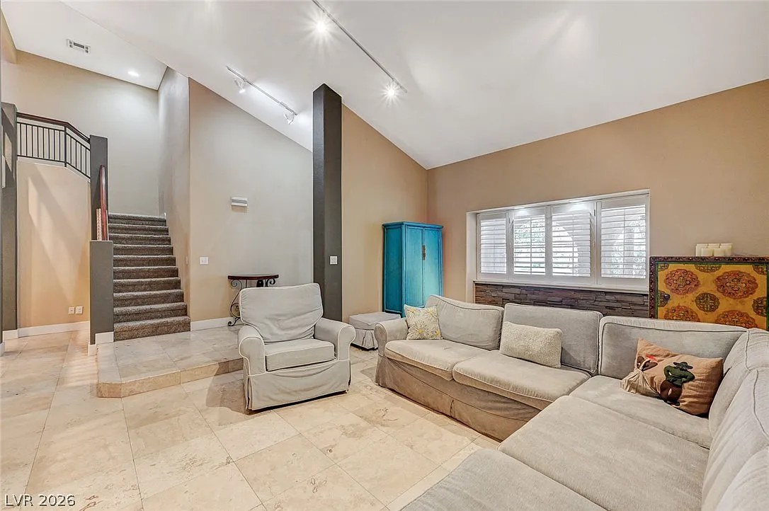 4 bed, 3.0 bath, 2186 sqft, $3,740 — Photo 3
