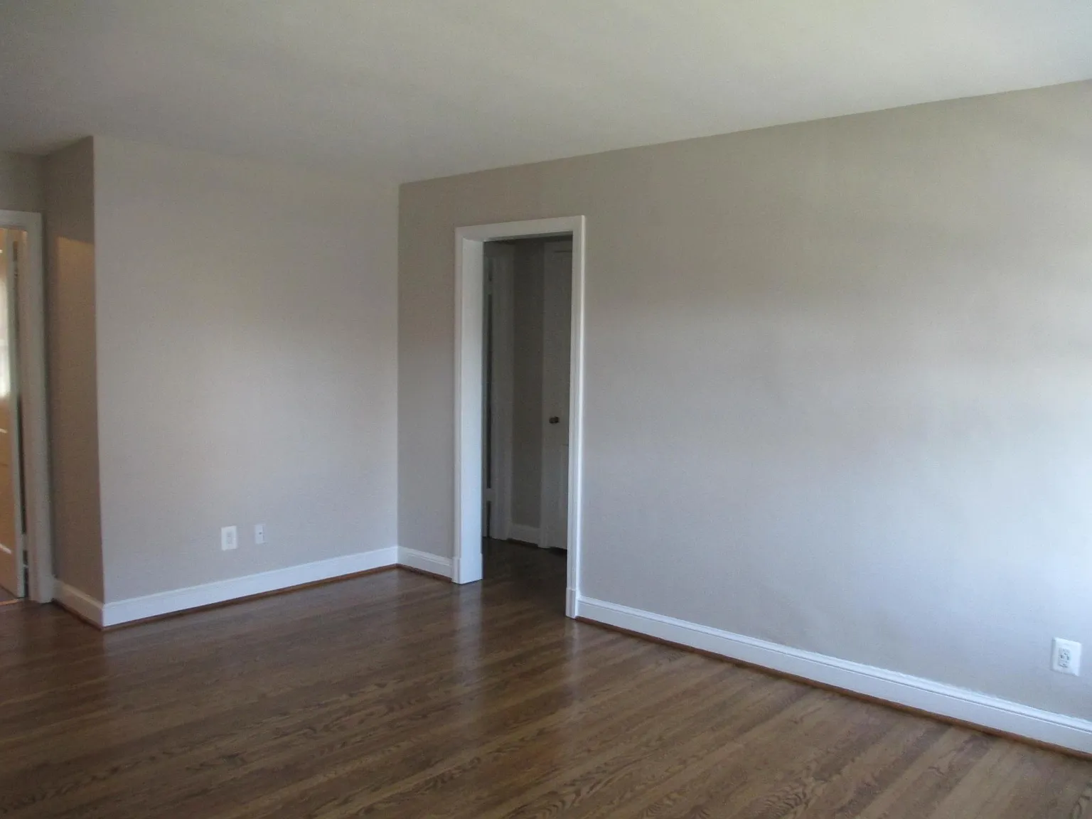 300 S Maple Ave — Photo 4