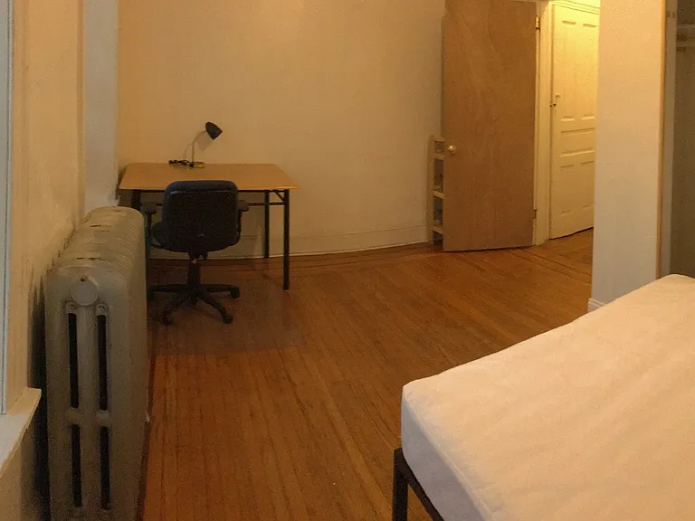 407 S 43rd St #3 — Photo 2