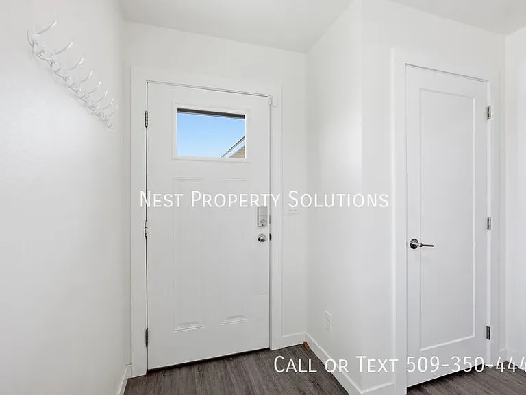 123 9th Ave #8 — Photo 3