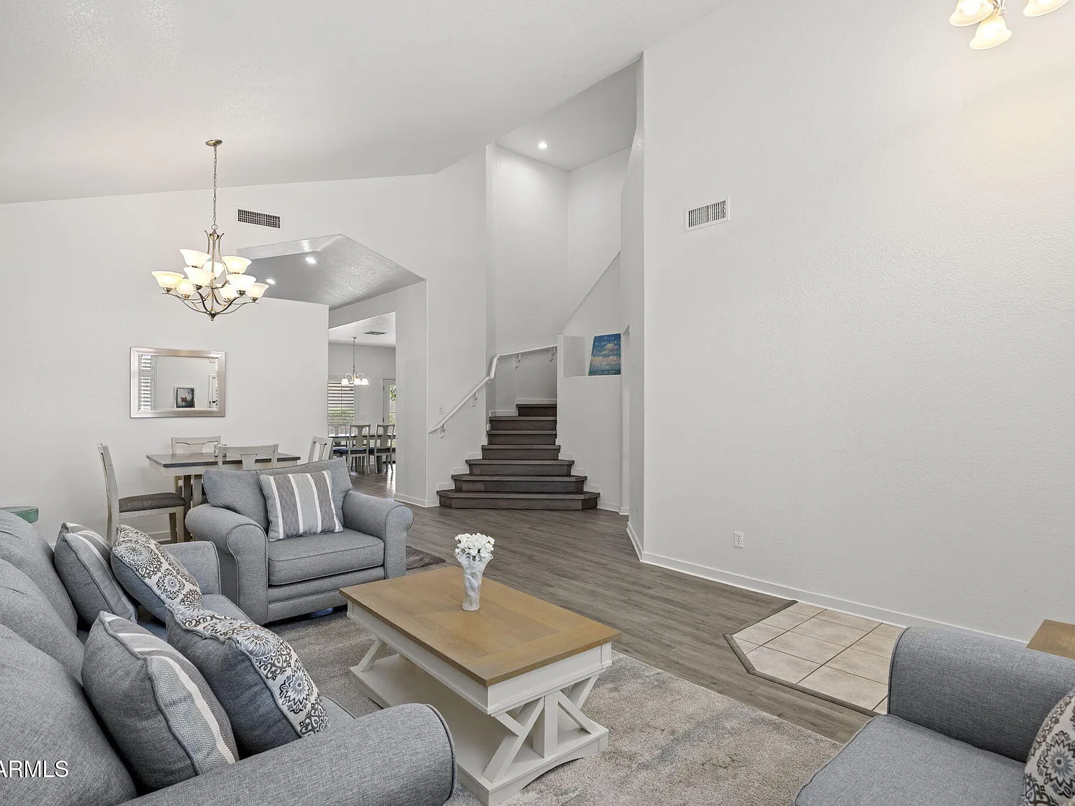 6 bed, 3.0 bath, 3291 sqft, $3,200 — Photo 4