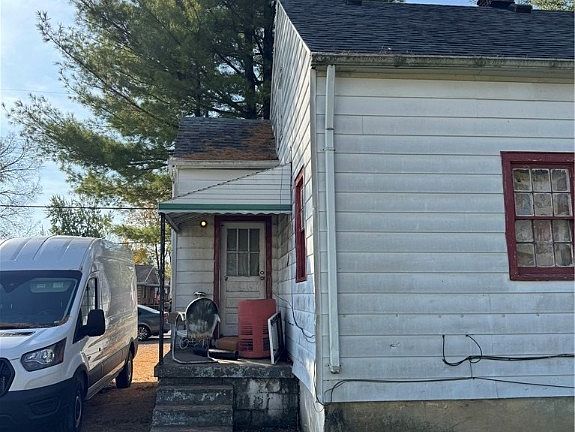 2nd image of 612 N Pleasant Valley Ave