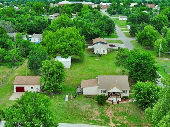 701 W Comanche Ave, Rush Springs, OK 73082