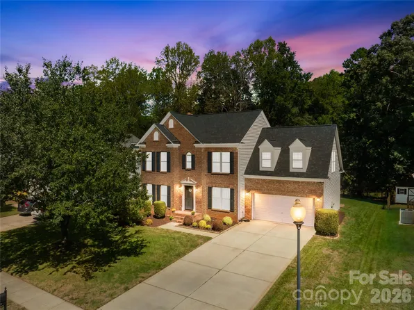 13615 Edgetree Dr, Pineville, NC 28134