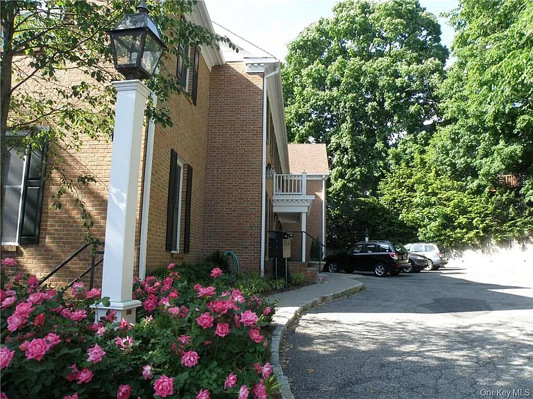 121 King St #6 — Photo 9