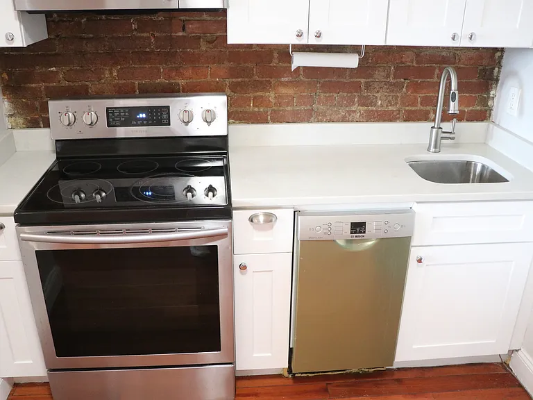 320 Warren St #2 — Photo 13