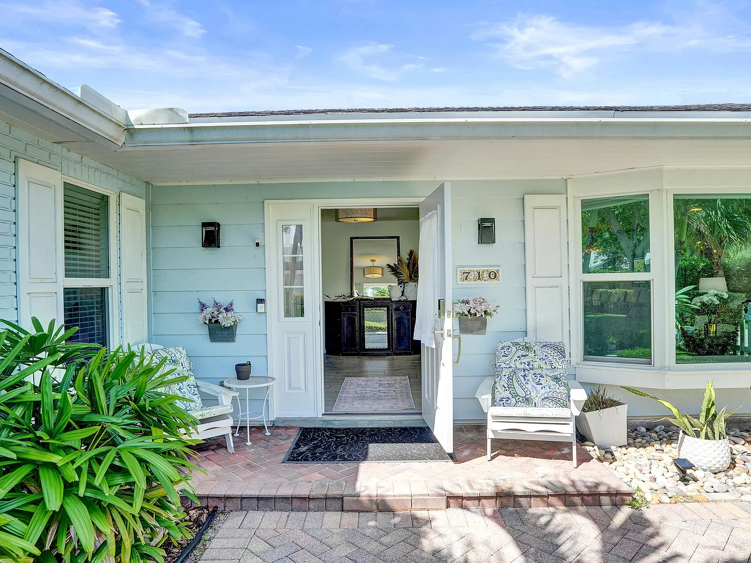 3 bed, 2.0 bath, 1641 sqft, $8,500 — Photo 3