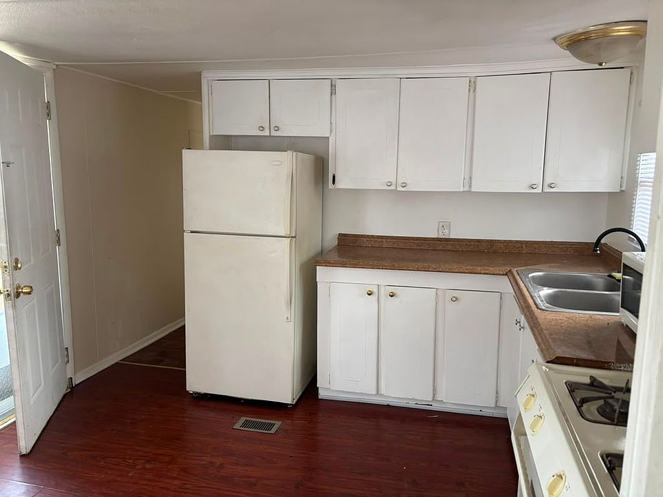 1st image of 1501 W 4th St #26
