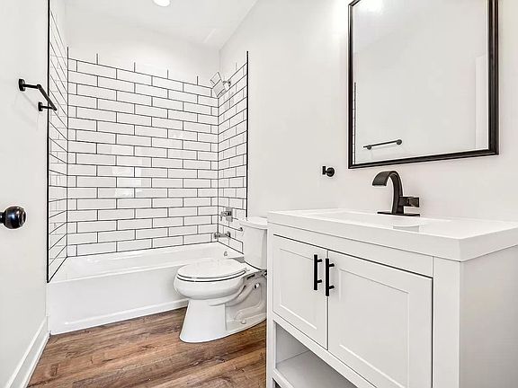 5th image of 2219 N Hamilton Ave #4