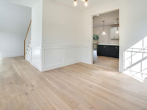 4th image of 989 Freedom road