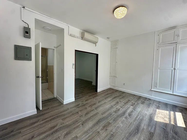 152 Graham Ave #2 — Photo 2