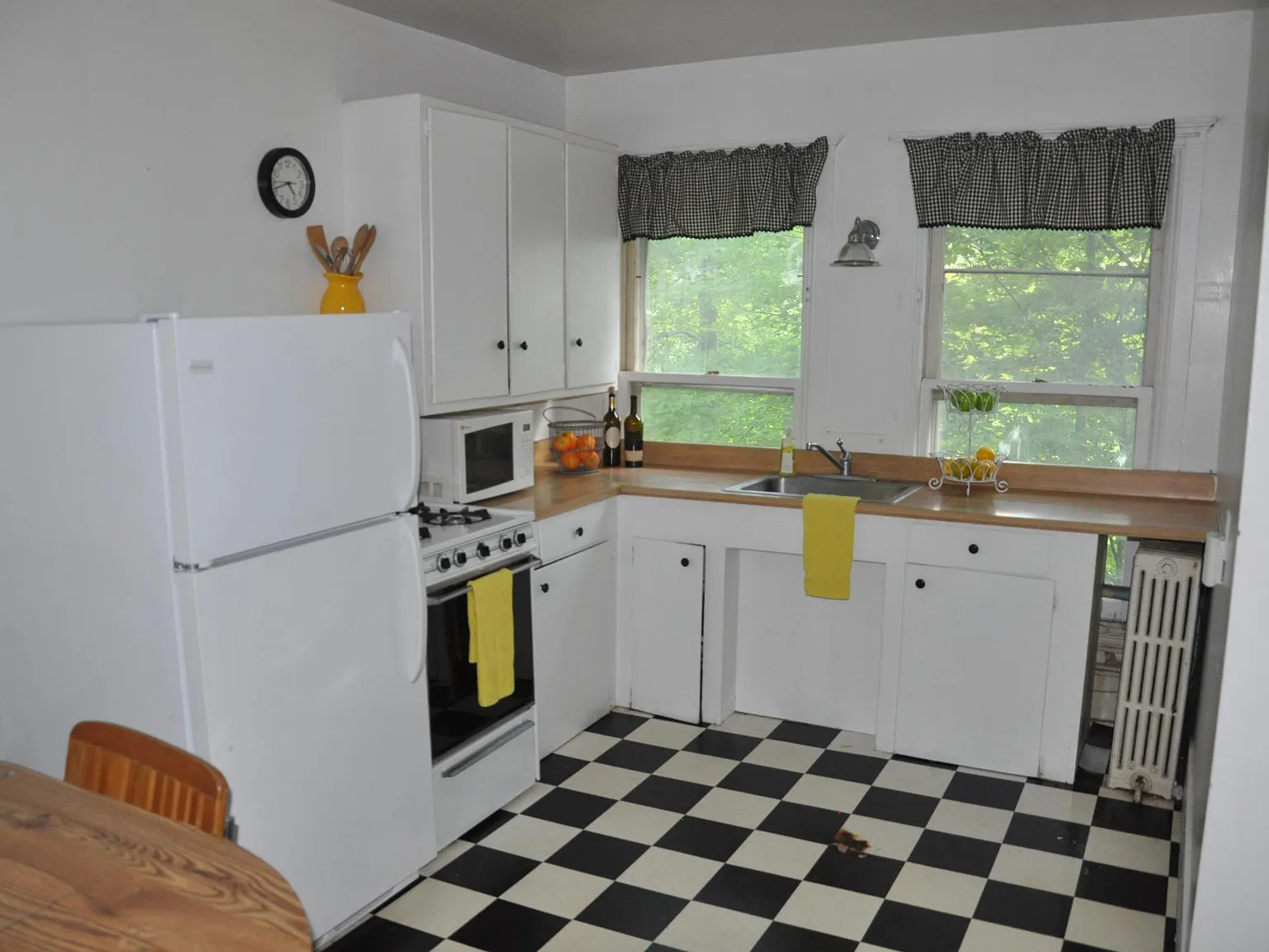 3 bed, 900 sqft, $1,800 — Photo 4