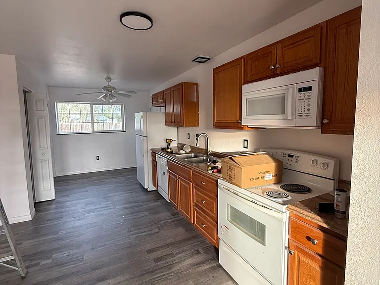 307 E Truman Dr #B — Photo 2