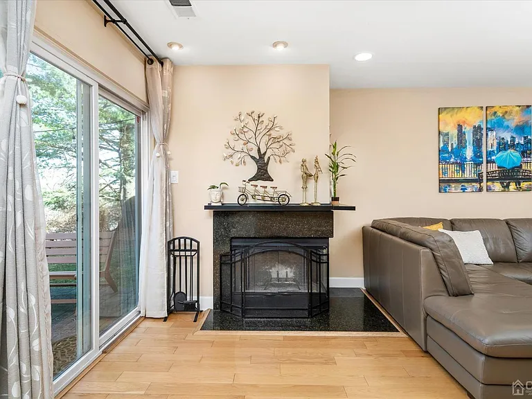 31D Chicopee Dr — Photo 10