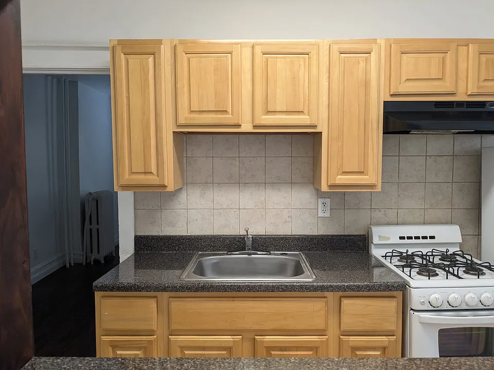 544 Clifton Ave #5