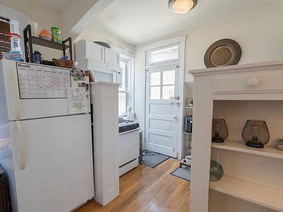 4th image of 4617 N Rockwell St #3M