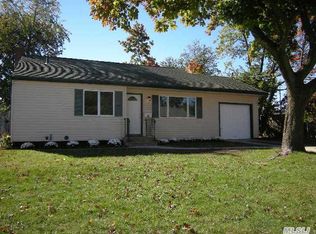 832A N Greene Ave, Lindenhurst, NY 11757