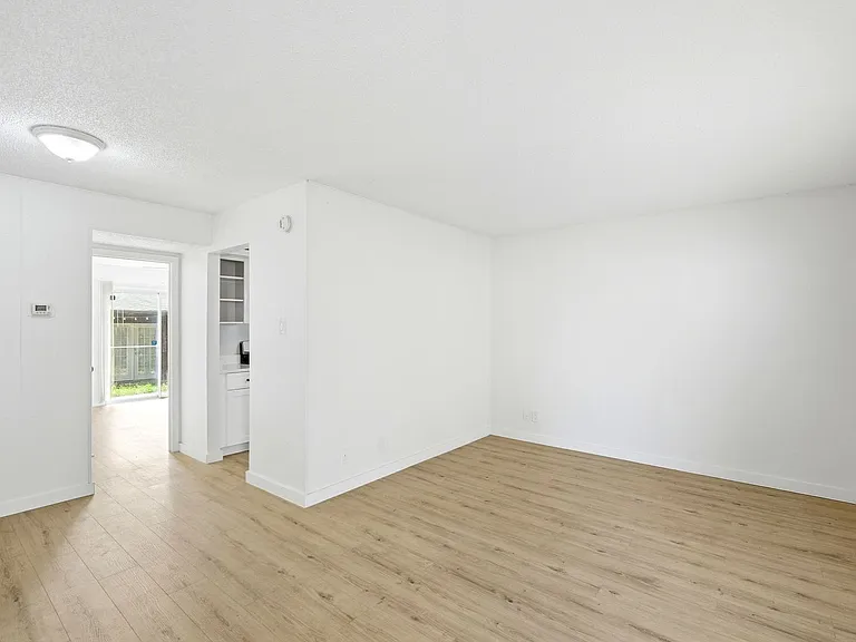 2319 Greenfield Pkwy — Photo 8
