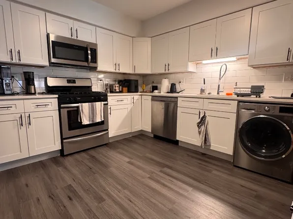 30 S Spring Ave #105, La Grange, IL 60525