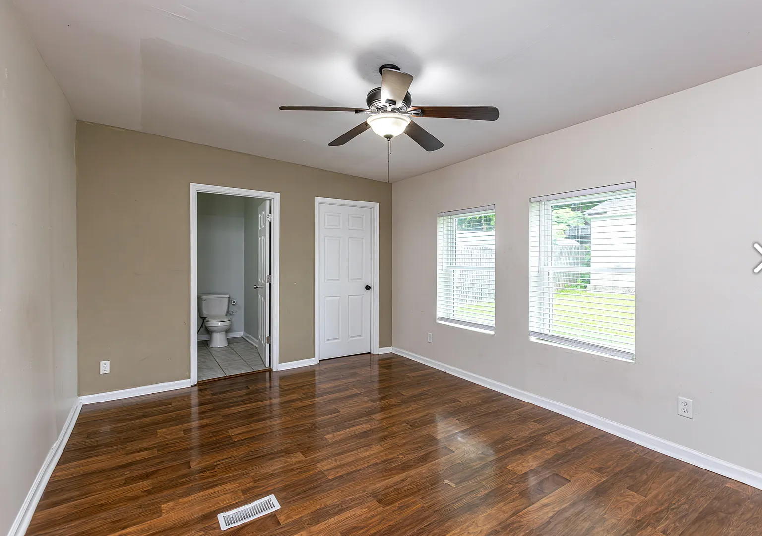 Pre-Leasing 25-26 School Year — Photo 4