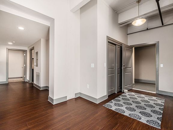 5th image of 1020 N High St Unit 403