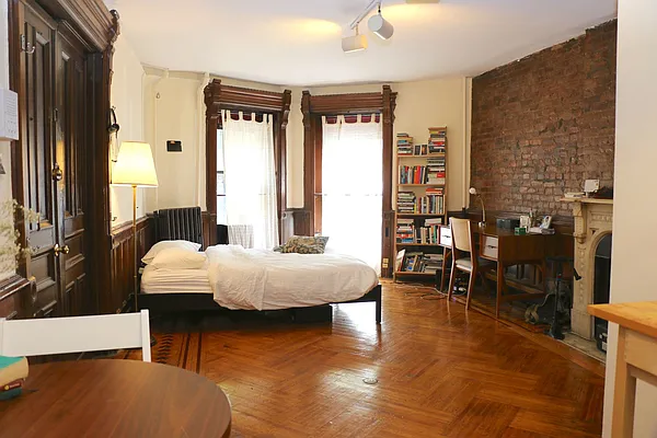 Rented by Harriet Brand, LREB | media 30