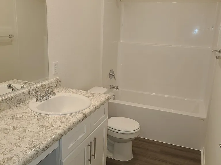 2504 E Illinois Aly — Photo 11