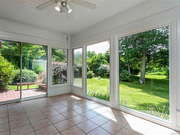 4th image of 210 Sherwood Ln #9