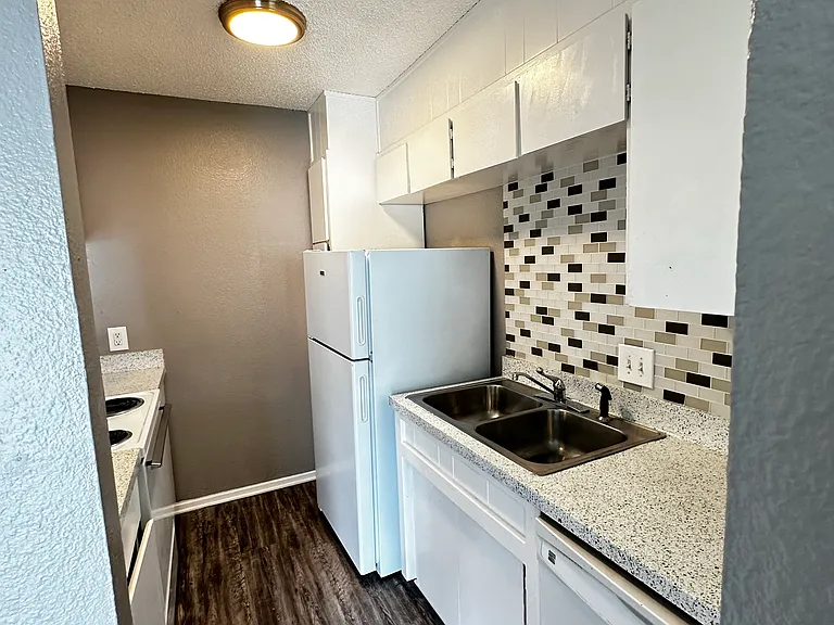 Saddle Ridge Apartments — Photo 23
