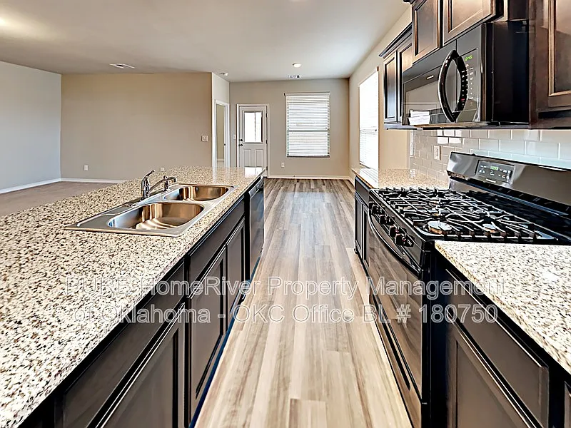 4 bed, 2.0 bath, 1767 sqft, $1,725 — Photo 4