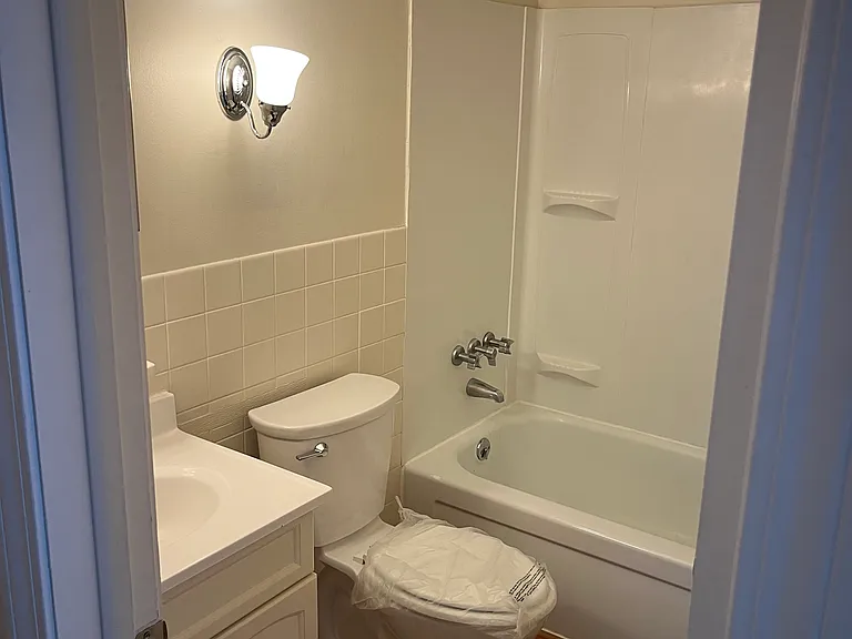 196 Vine Ln #1LEFT — Photo 9