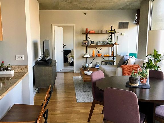 4th image of 611 S Wells St APT 1604