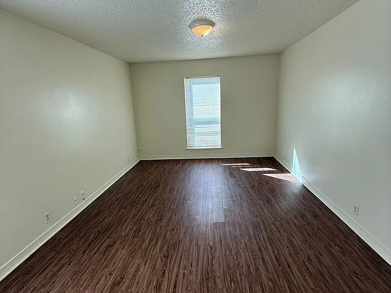 8207 Bayou Fountain Ave — Photo 4