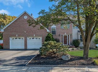 32 Sarah Ln, Howell, NJ 07731