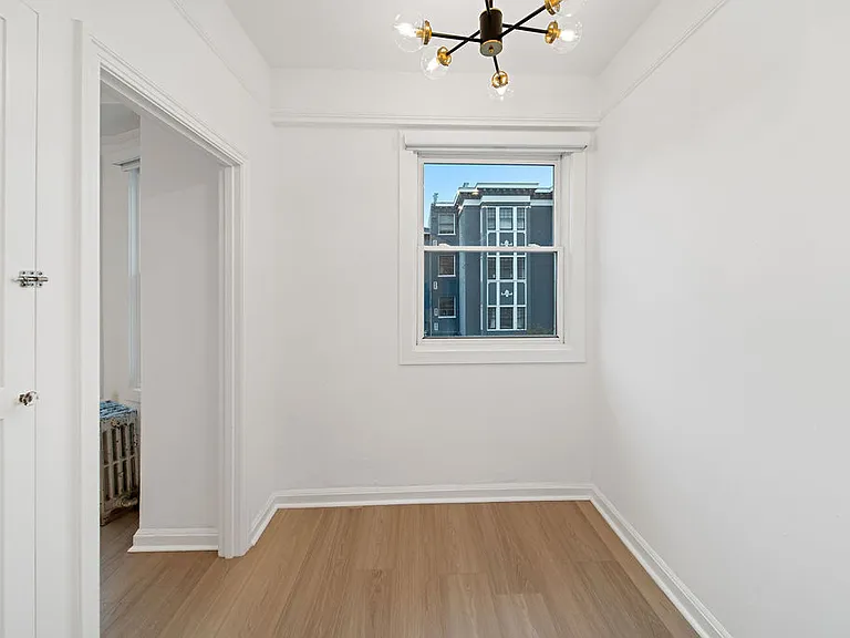 1530 Gough — Photo 7