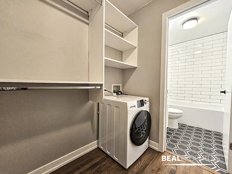 528 W Oakdale — Photo 10