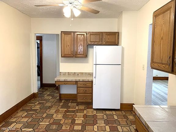 4th image of 15609 Holmes Ave