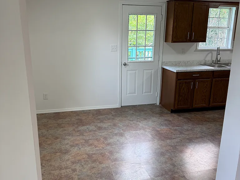 706 N Hamilton St — Photo 8