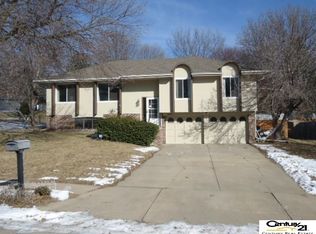 1404 Saint Raphael St, Bellevue, NE 68005