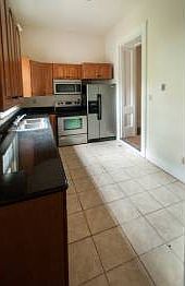 5th image of 407 W Clay St