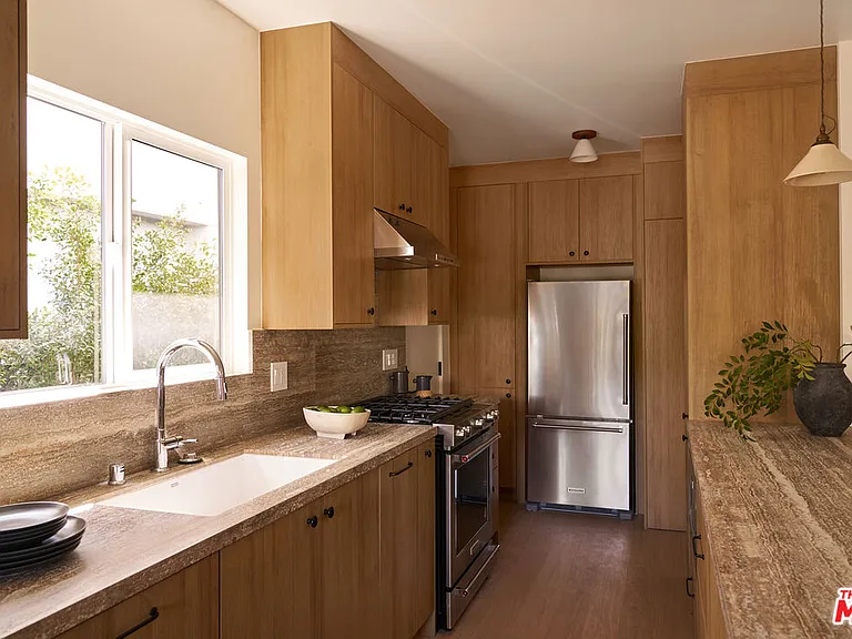 2411 Abbot Kinney Blvd — Photo 3