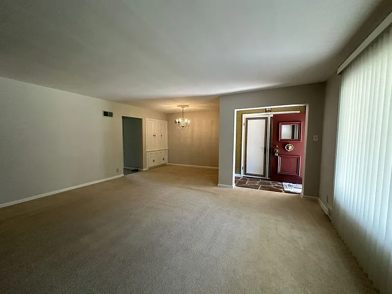 1375 Fairhaven Blvd — Photo 3