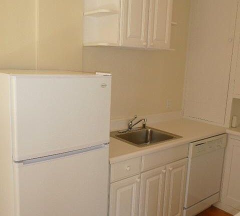 2nd image of 1895 Chestnut St APT 15